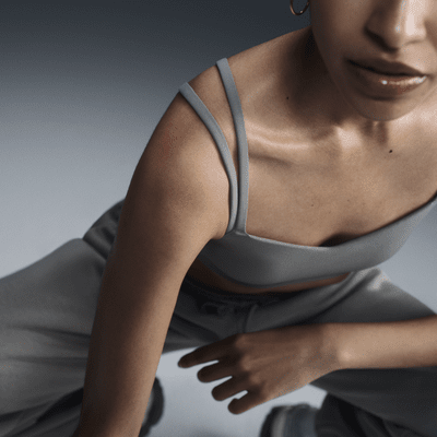 Nike Zenvy StrappyGepolsterter Sport-BH mit leichtem Halt Vatertagsangebot