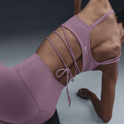 Nike Zenvy Strappy WrapGepolsterter Sport-BH mit leichtem Halt Lagerräumung