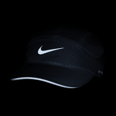 Nike Dri-FIT ADV FlyCap mit unstrukturiertem und reflektierendem Design Rabatte dieses Monats