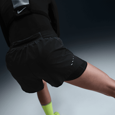 Nike SwiftDri-FIT 2-in-1-Laufshorts mit mittelhohem Bund (Damen) VIP-Rabatte