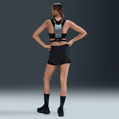 Nike SwiftDri-FIT 2-in-1-Laufshorts mit mittelhohem Bund und Print (Damen) Kostenlose Rückgabe