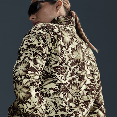 Nike Sportswear WindrunnerLockere Webjacke mit Print durchgehendem Reißverschluss und UV-Schutz (Damen) im Angebot