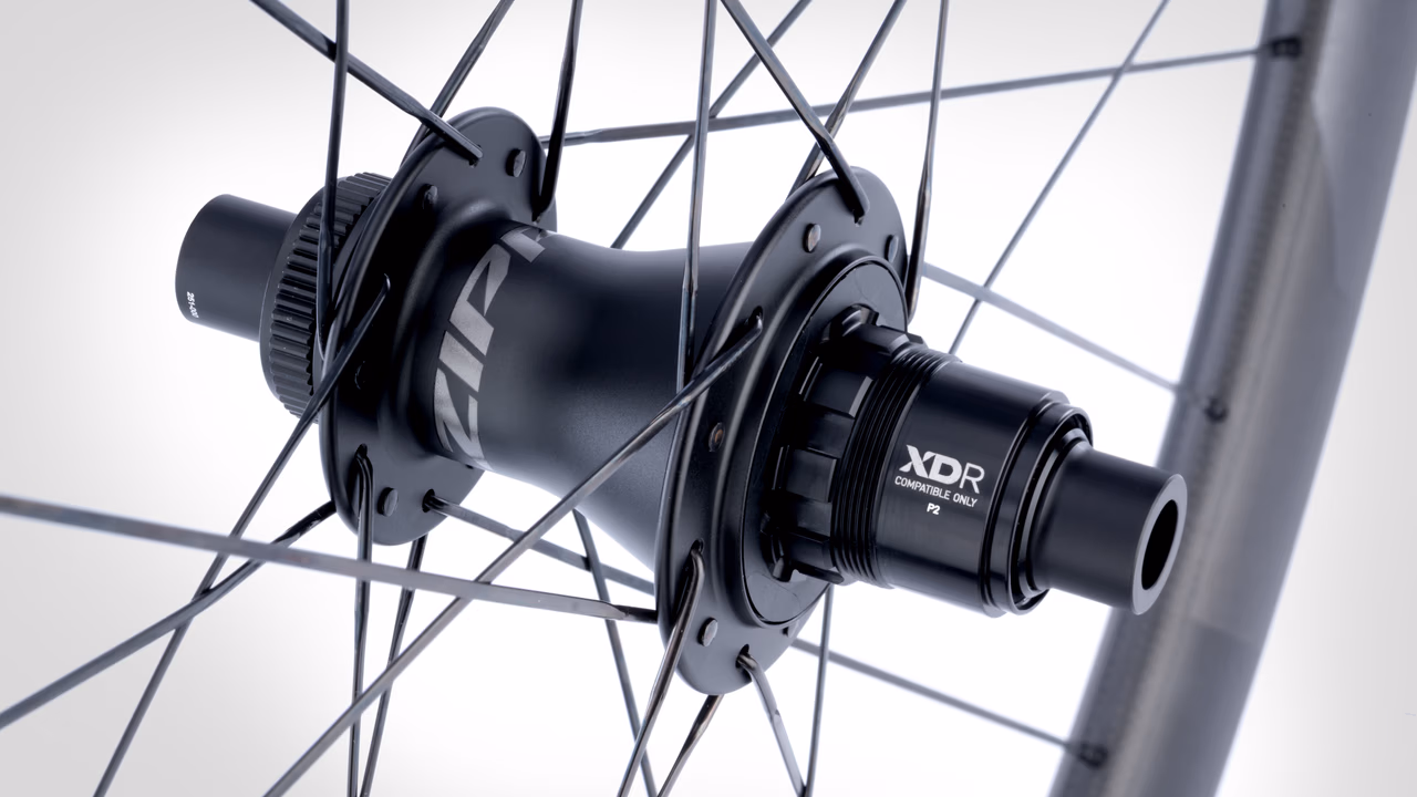 Zipp 303 Firecrest® Carbon Tubeless Disc Center Lock Laufradsatz Letzte 2 Tage